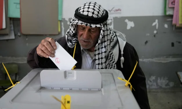 Palestinos votan en primeras elecciones desde la guerra en Gaza