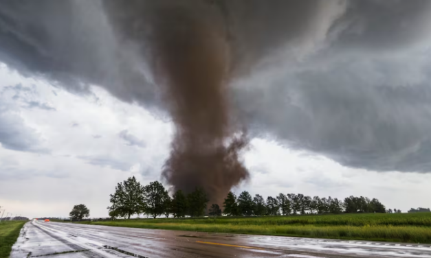 Tornado masivo causa destrucción en la ciudad de Enid, Oklahoma, EE. UU.
