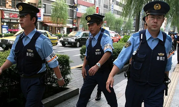 Hombre atacó con un martillo, cuchillo y ácido a cinco personas en Japón
