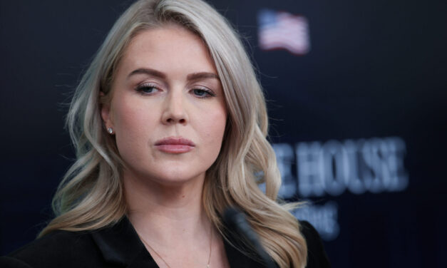 Secretaria de Prensa de Estados Unidos le pide «simpatía» a la presidenta de México