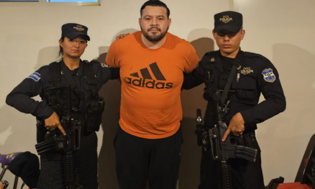 Exfuncionario presidencial es condenado por corrupción en El Salvador