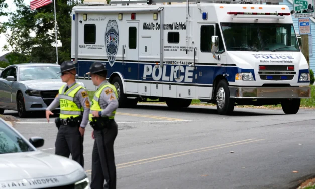 Dos muertos y varios heridos tras tiroteo en Carolina del Norte, EE. UU.