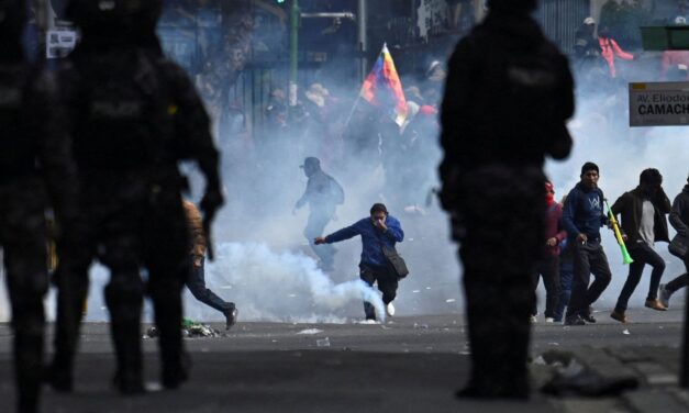 Incrementan las protestas contra el presidente de Bolivia, Rodrigo Paz