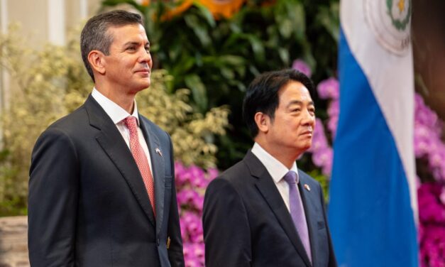 Taiwán recibe a su último aliado suramericano en medio de fuerte críticas de China