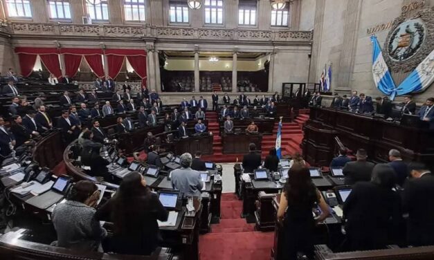 Estados Unidos pide a Guatemala que apruebe una ley de lavado de dinero que cumpla con los estándares de GAFI