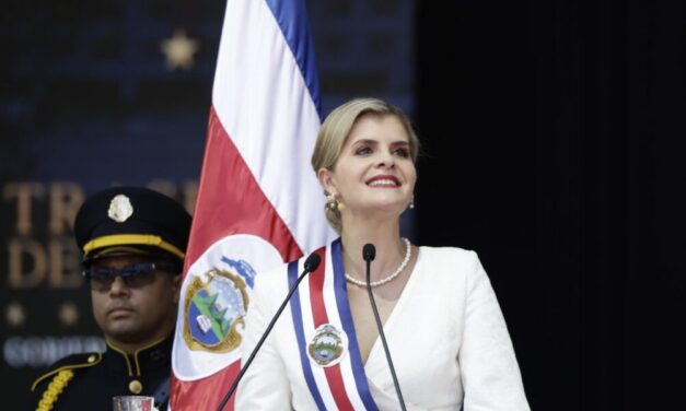 Laura Fernández asume la presidencia de Costa Rica y promete una “nueva República”