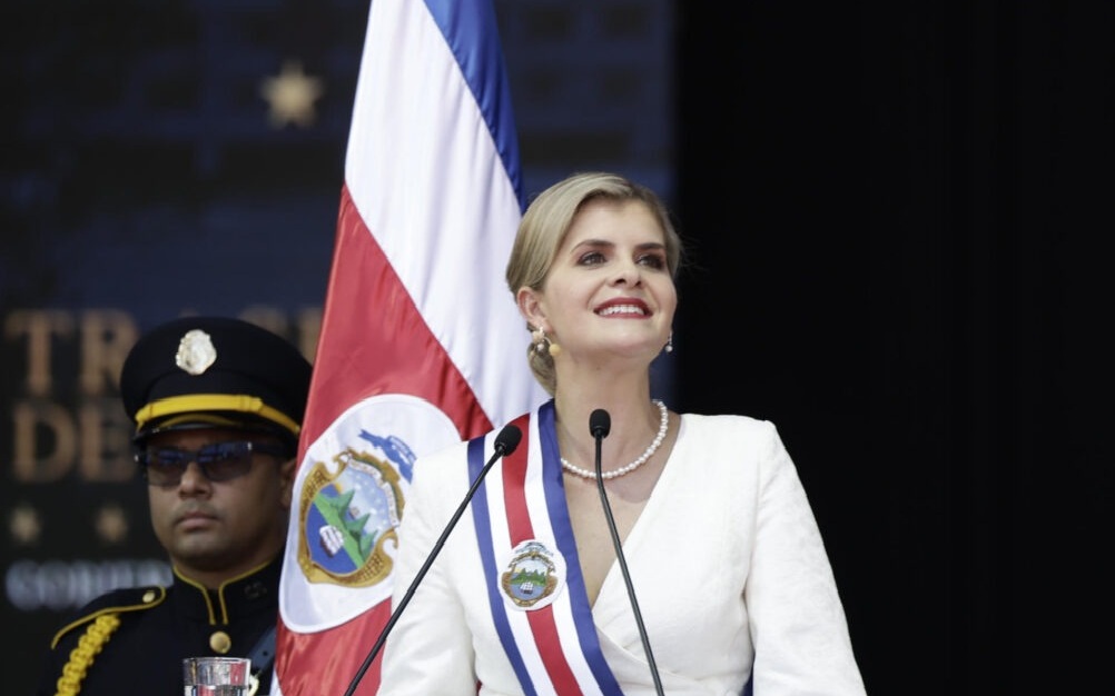 Laura Fernández asume la presidencia de Costa Rica y promete una “nueva República”