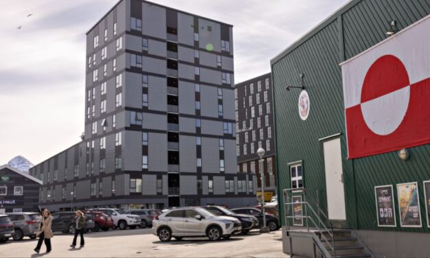 Groenlandeses protestan ante las instalaciones recién inauguradas del consulado estadounidense en Nuuk