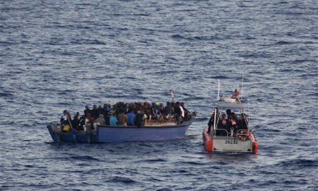 EE. UU. intercepta embarcación con más de 200 haitianos en el Caribe