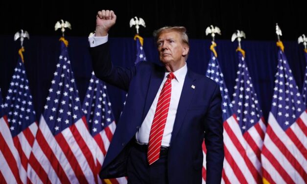 Presidente de EE. UU. Trump ordena ataque contra depósitos de misiles y drones iranies