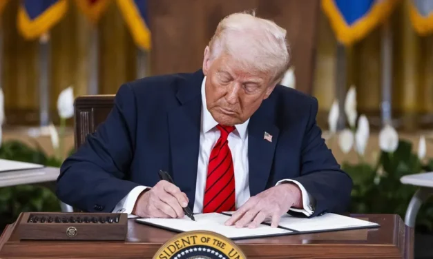 Trump confirma que el acuerdo con Irán se firmará mañana y que Ormuz será reabierto