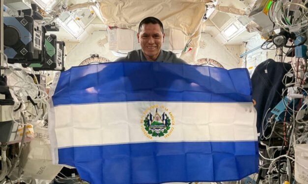 Astronauta de raíces salvadoreñas es convocado para viajar a la Luna