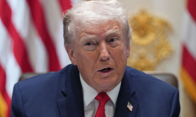 Donald Trump anuncia que responderá ante el derribamiento de un apache estadounidense