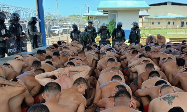 Policía panameña decomisa armas blancas y tanques de bebidas fermentadas tras registro en penal