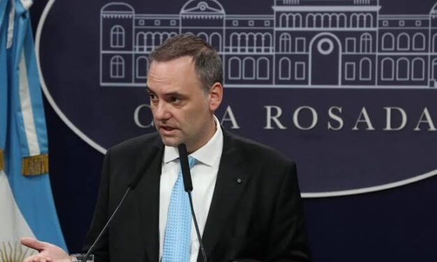 Manuel Ardoni, jefe de gabinete del presidente Milei renuncia tras escándalos de corrupción