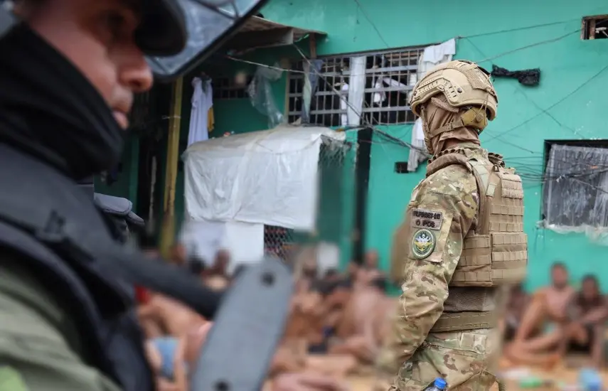 Panamá cierra su espacio aéreo para prevenir que reos reciban armas y drogas del exterior