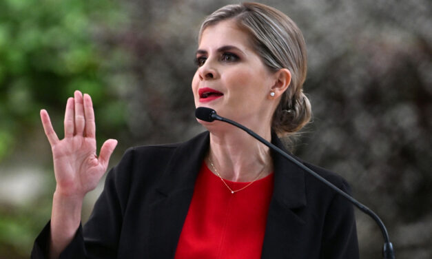 Presidenta de Costa Rica acusa a la Corte Suprema de impulsar un “golpe judicial” en Costa Rica