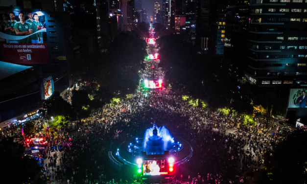 Miles de mexicanos celebraron el pase de su selección a octavos de la Copa Mundial de Fútbol