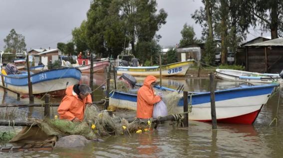Tres muertos y decenas de damnificados deja fuerte temporal en Chile
