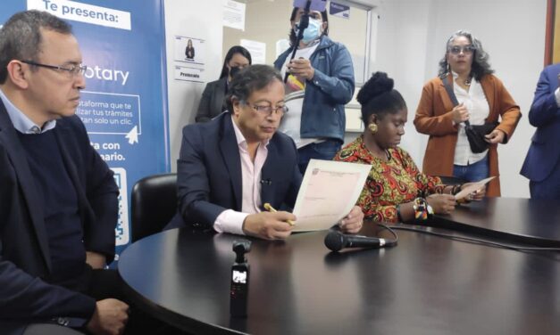 Fiscalía colombiana abre investigación contra presidente Petro por corrupción
