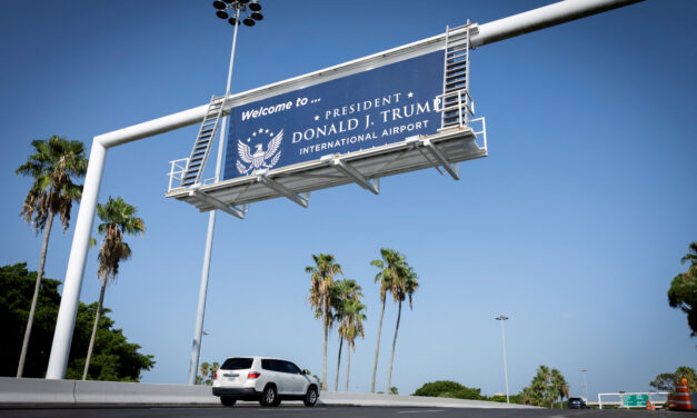 Aeropuerto de Palma Beach es nombrado Aeropuerto Internacional Donald J. Trump
