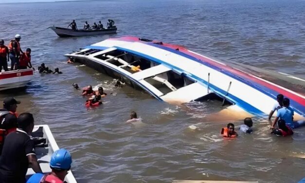 Al menos dos muertos deja naufragio de ferry frente a las costas de Guyana