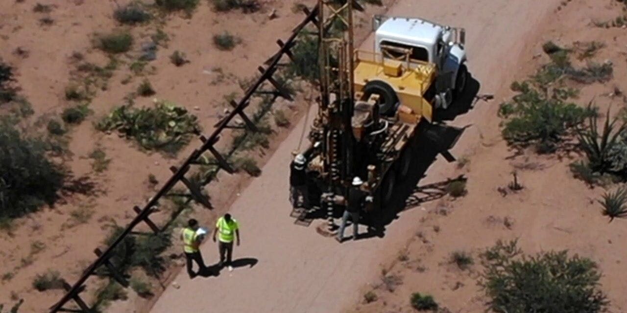 Trump inicia construcción de nuevo tramo del muro fronterizo en Arizona