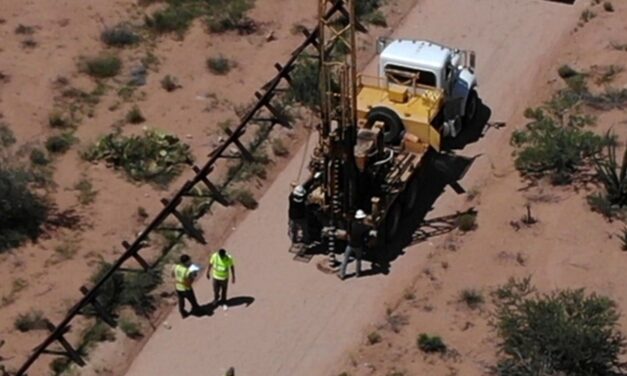 Trump inicia construcción de nuevo tramo del muro fronterizo en Arizona