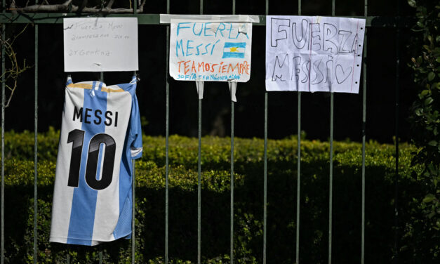 Lionel Messi despide a su padre en Rosario