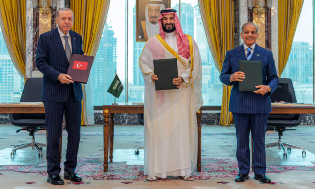 Arabia Saudita, Turquía y Pakistán firman pacto de defensa en medio de escalada en la región