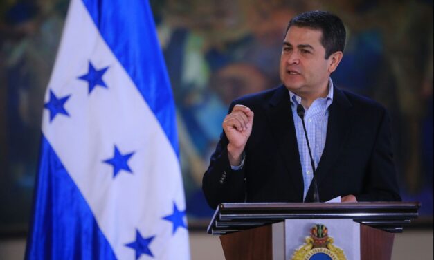 JOH se declara en “indefensión” tras comparecer ante el juez por lavado de activos en Honduras