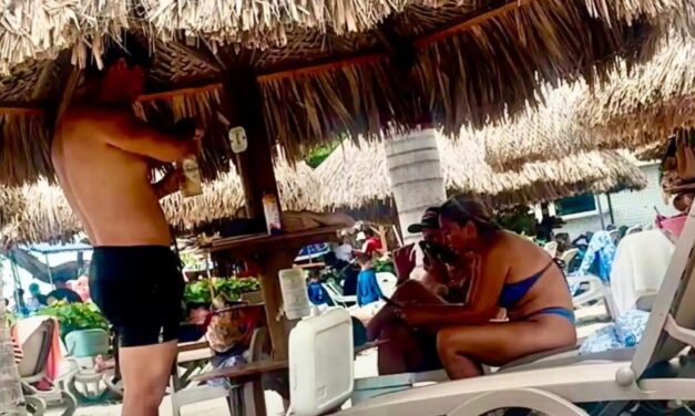 Ministro de Vivienda de vacaciones en medio de la crisis
