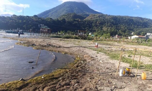 Nivel del agua en Lago Atitlán baja 10 metros en Guatemala