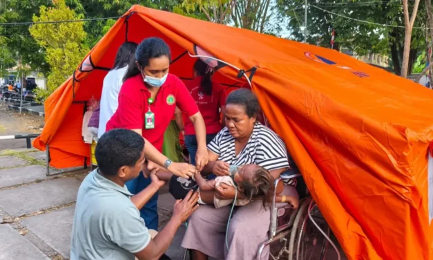 Más de 60 muertos y 13.000 desplazados tras potente terremoto de 7.7 en Indonesia