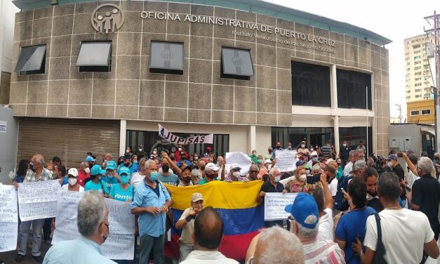 Jubilados venezolanos piden incluir sus reclamos en el diálogo político mientras Caracas y Washington abordan la agenda económica