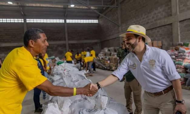 Colombia entrega las primeras viviendas donadas a las familias afectadas por el terremoto
