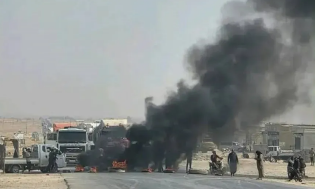 Cientos de habitantes se protestan por alza del combustible en Siria