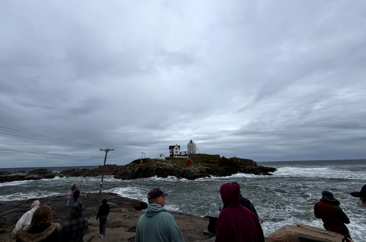 Una persistente tormenta azota el noreste de EE. UU. y provoca inundaciones, vuelos cancelados y al menos un muerto