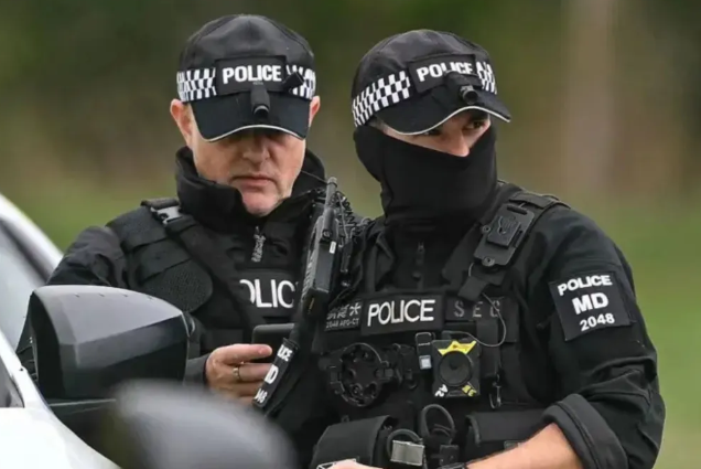 Capturan a cinco sujetos por supuestamente atentar contra una base británica usada por EE. UU.