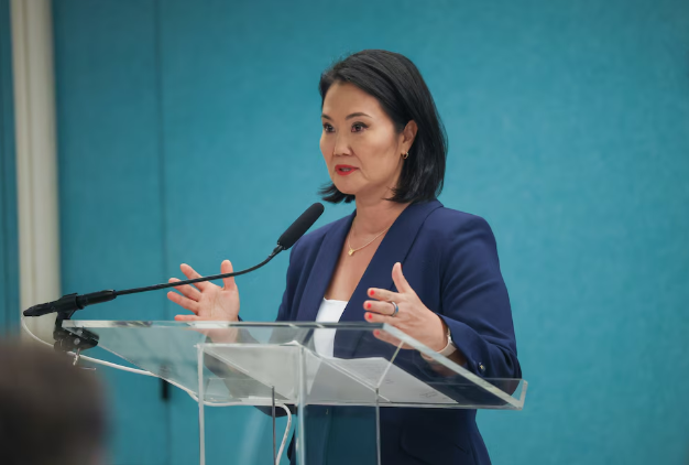 Presidenta Keiko Fujimori aumenta en hasta 361 dólares el salario mínimo en Perú