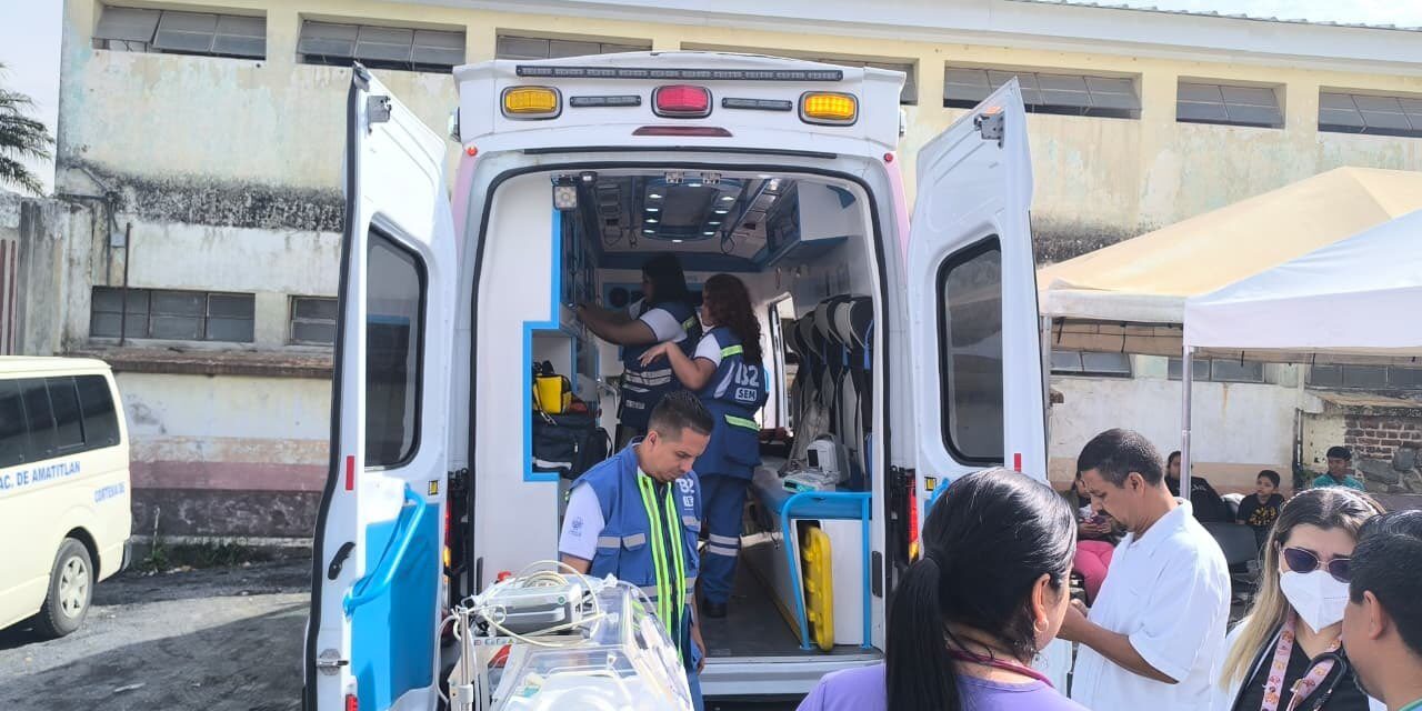Trasladan a un bebé con problemas de salud desde Guatemala a El Salvador