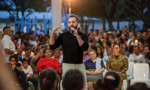 Presidente de El Salvador celebra la Independencia con inauguración de escuelas y obras en Ahuachapán