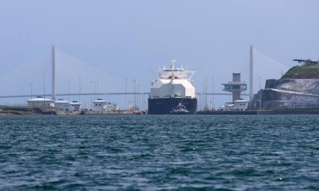 Canal de Panamá inicia reducción de tránsito de buques afectado por El Niño