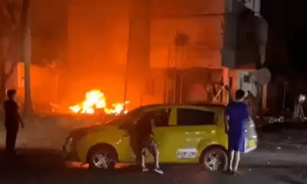Un muerto y 11 heridos tras explosión de coche bomba cerca de una estación policial de Colombia
