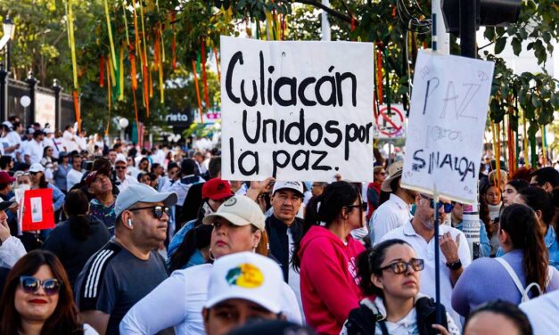 Mexicanos salen a protestar para pedir paz a los cárteles en Sinaloa