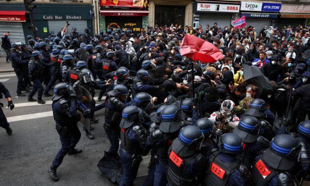 Francia vive una jornada de protestas y disturbios a gran escala