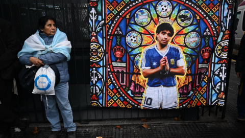 Fiscalía denuncia caos entre el equipo médico que abandonó en su muerte a Diego Maradona en Argentina
