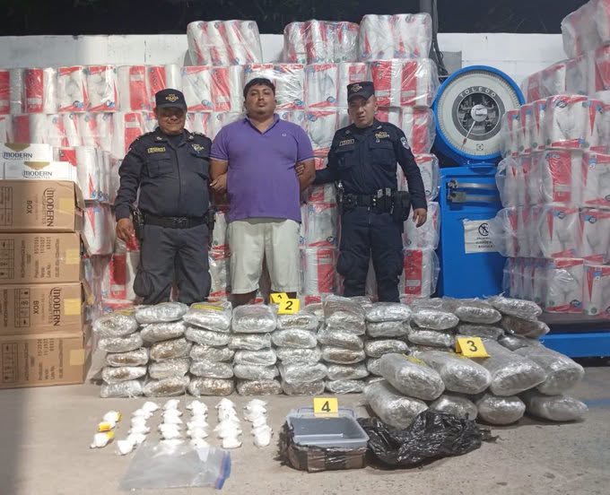 Guatemalteco es capturado con varios kilos de marihuana y cocaína en El Salvador