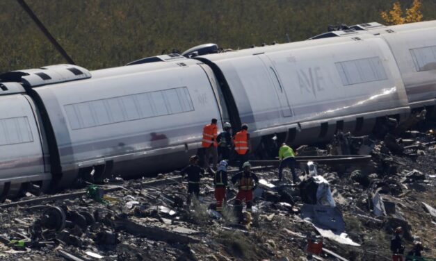 Asciende a 74 el número de muertos tras accidente de trenes en España
