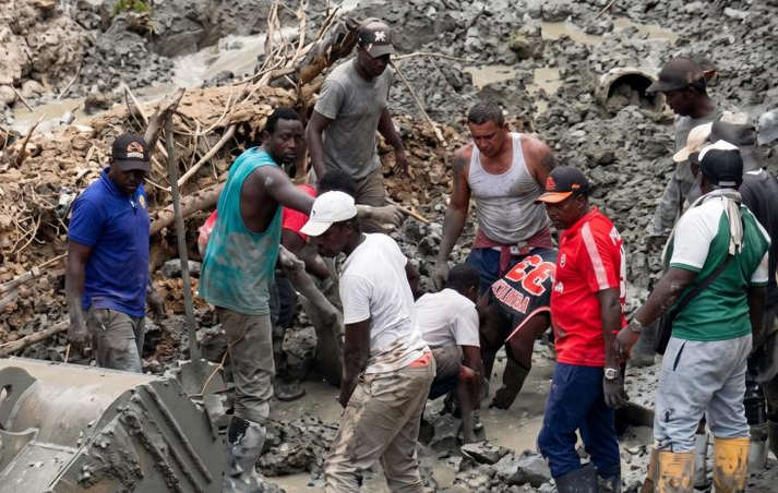 Catorce muertos tras un deslizamiento en mina de oro ilegal en Colombia